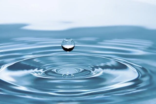 INSTILLING OINTMENTS & EYE DROPS